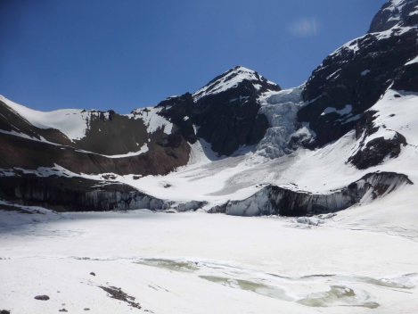 Vista panorámica del glaciar y las montañas