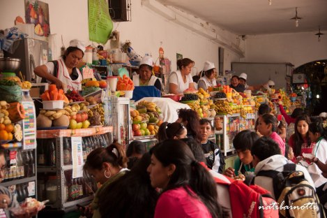 gente-mercados-sucre-bolivia-mividaenunamochila-nati-bainotti